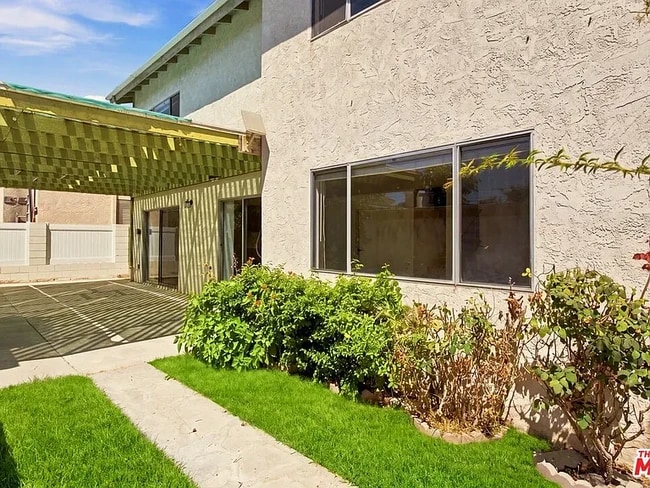 Building Photo - 2214 Dufour Ave