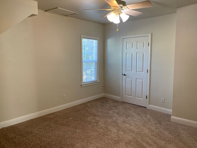 Building Photo - Cute Chico Charmer/Close to downtown and C...