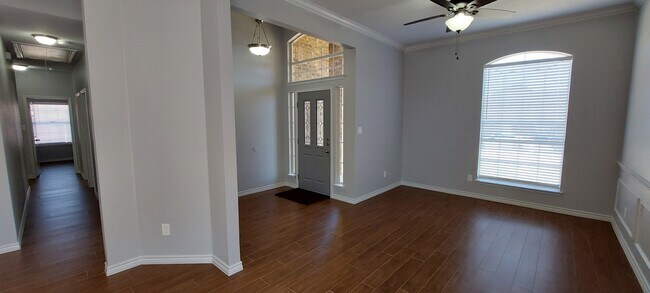 Building Photo - 2211 Stennett Dr