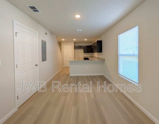 Foto del edificio - 7954 Harding Ave