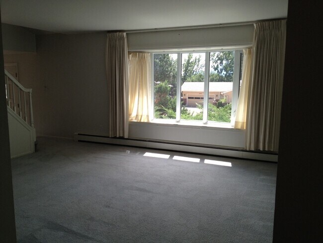 Foto del edificio - Beautiful Five Bedroom Home