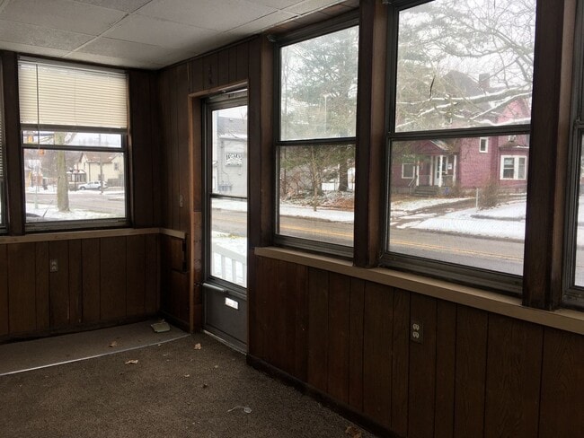 Building Photo - 611 Steward Ave