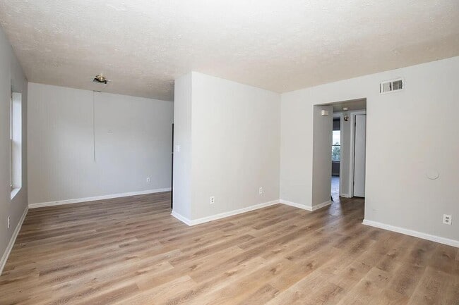 Foto del edificio - 7417 Garrison Rd