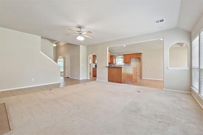 Building Photo - Large family home with plenty of space! This home has 4 bedrooms (or 3 with office), large family...