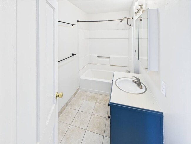 Building Photo - 503 Maple St