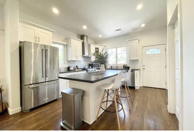 Foto del edificio - 3218 W 27th St