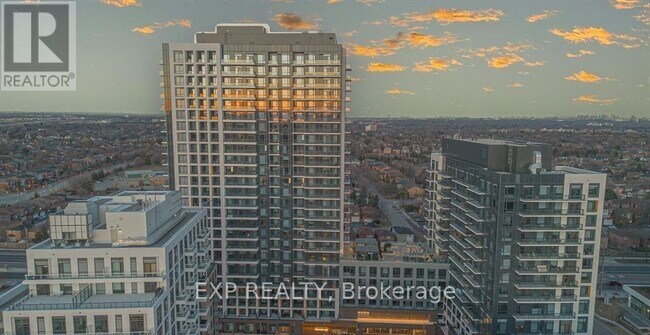 Building Photo - 7950-B-7950 Bathurst St