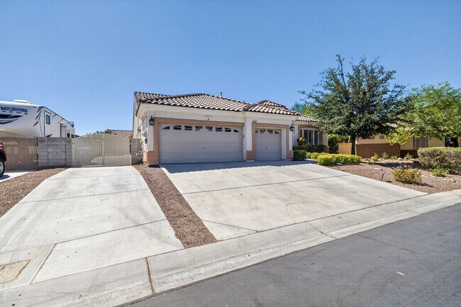 Foto del edificio - 5317 Blue Evergreen Ave