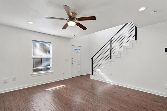 Foto del edificio - 6211 Manor Rd