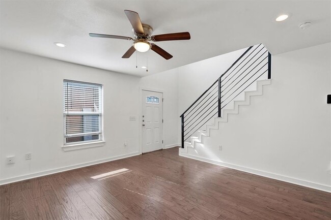 Building Photo - 6211 Manor Rd