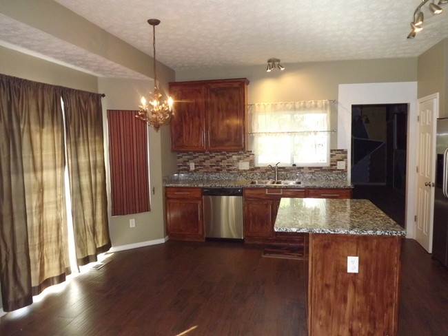 Foto del edificio - 2711 Laurelwood Ct