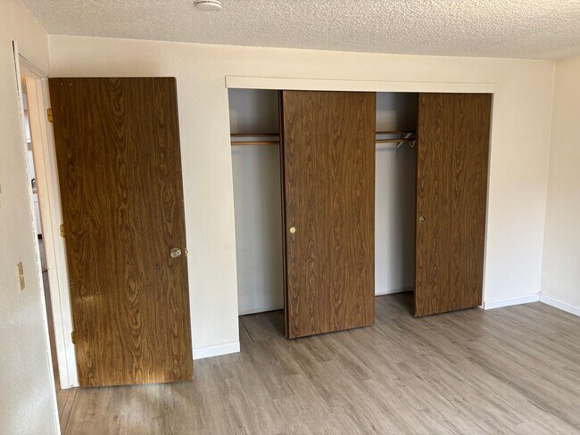 Foto del edificio - 717-719 SE Centennial St