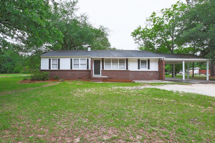 Foto principal - 883 Medfield Rd