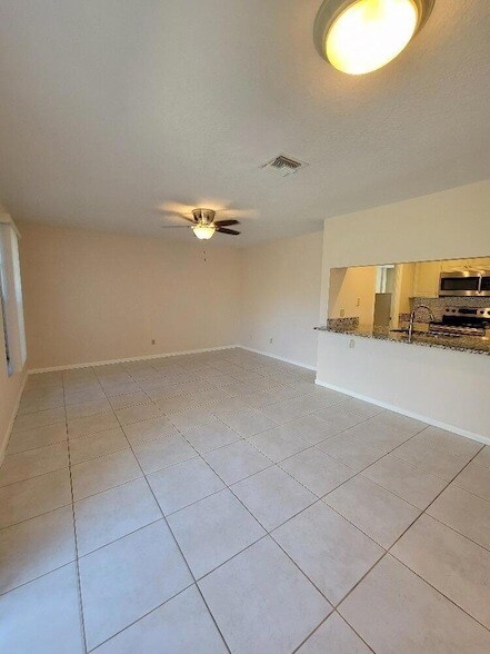 Building Photo - 1087 Goldenrod Rd