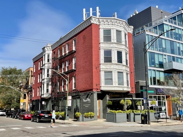 Foto del edificio - 1670 W Division St