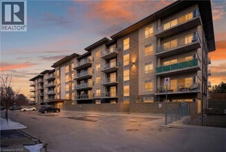 Building Photo - 16 Markle Cres