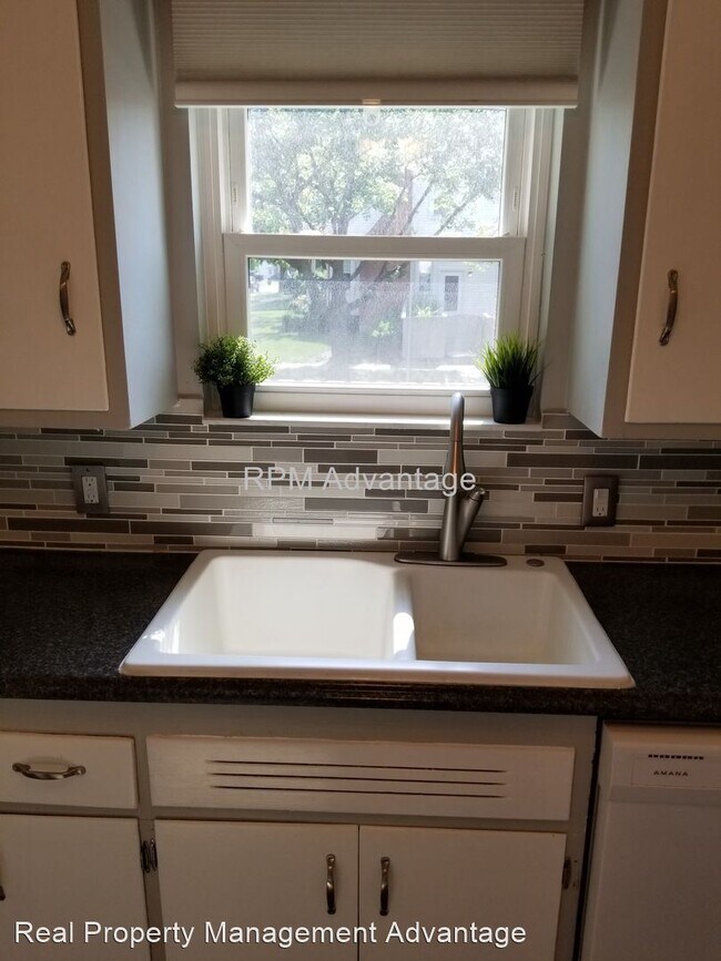 Building Photo - 3 br, 2 bath House - 3325 Catalpa Dr.