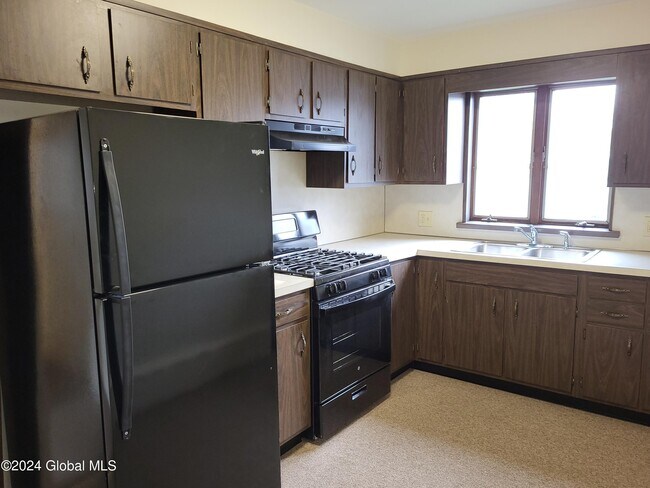 Building Photo - 109 3rd St