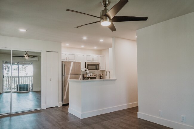 Building Photo - 140 Uwapo Rd