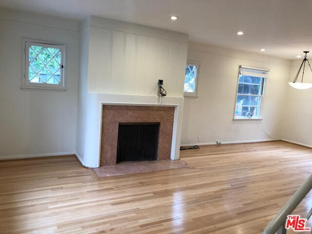 Foto del edificio - 9433 Charleville Blvd