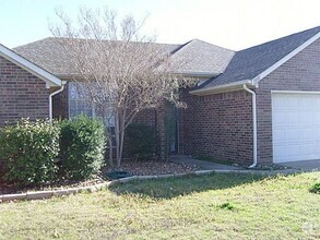 Building Photo - 1001 Brookhaven Dr