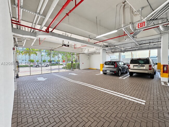 Building Photo - 6580 Indian Creek Dr