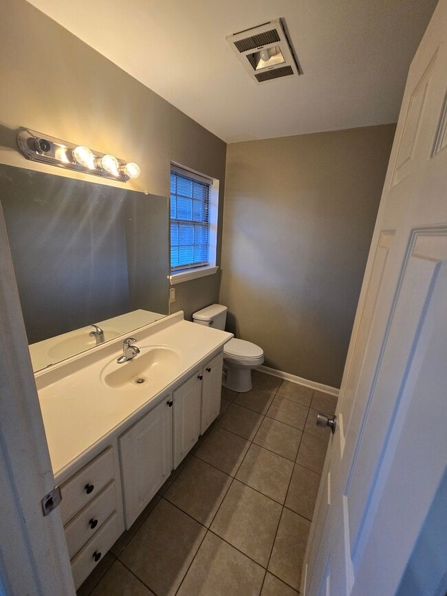 Foto del edificio - 3 Bedroom 2 Bathroom Brick Home in Pineville - Large Yard - $1600 per month