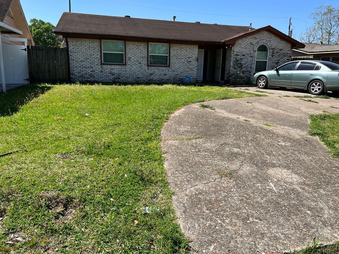 Foto principal - 705 Harold Ln