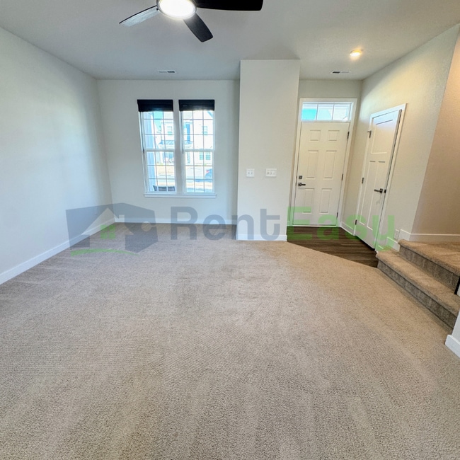 Building Photo - 225 Goldenstar Ln