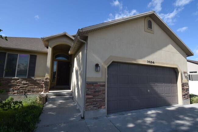 Foto del edificio - Newly Remodeled Magna Gem with New Appliances & Easy Freeway Access!!