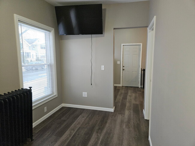 Building Photo - 720 Broad St