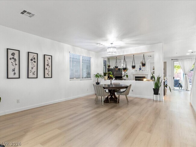 Foto del edificio - 7615 Paso Robles Ave