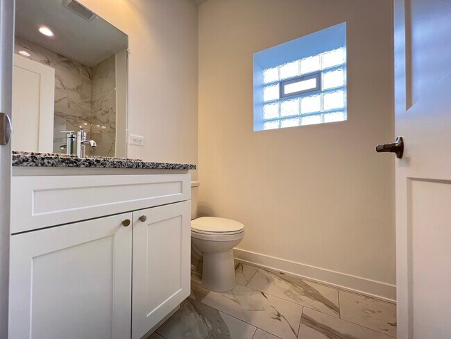 Foto del edificio - 226 W 24th St