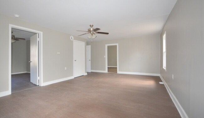 Foto del edificio - 1910 N Lyon Avenue