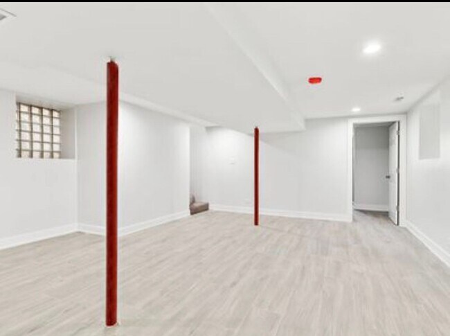 Foto del edificio - 3053 E 79th St