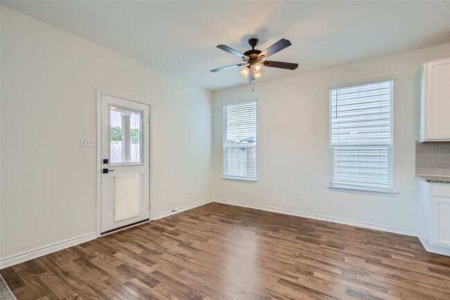 Foto del edificio - First time rental- 4 bedrooms, loft, offic...