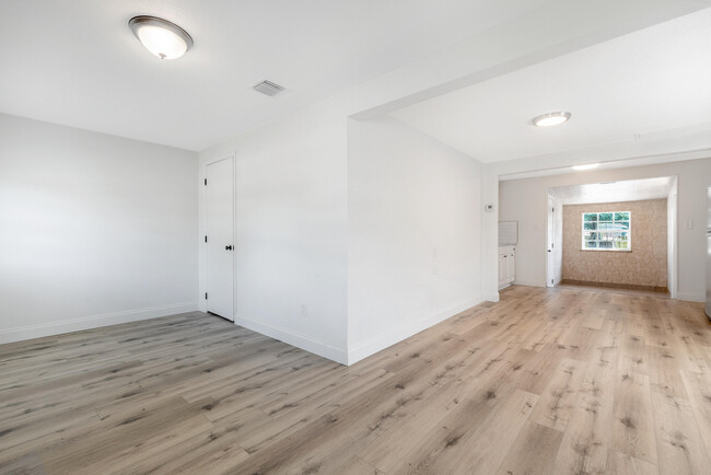 Building Photo - 4398 Whispering Pines Rd