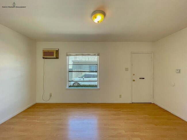Building Photo - 1131 Centinela Ave