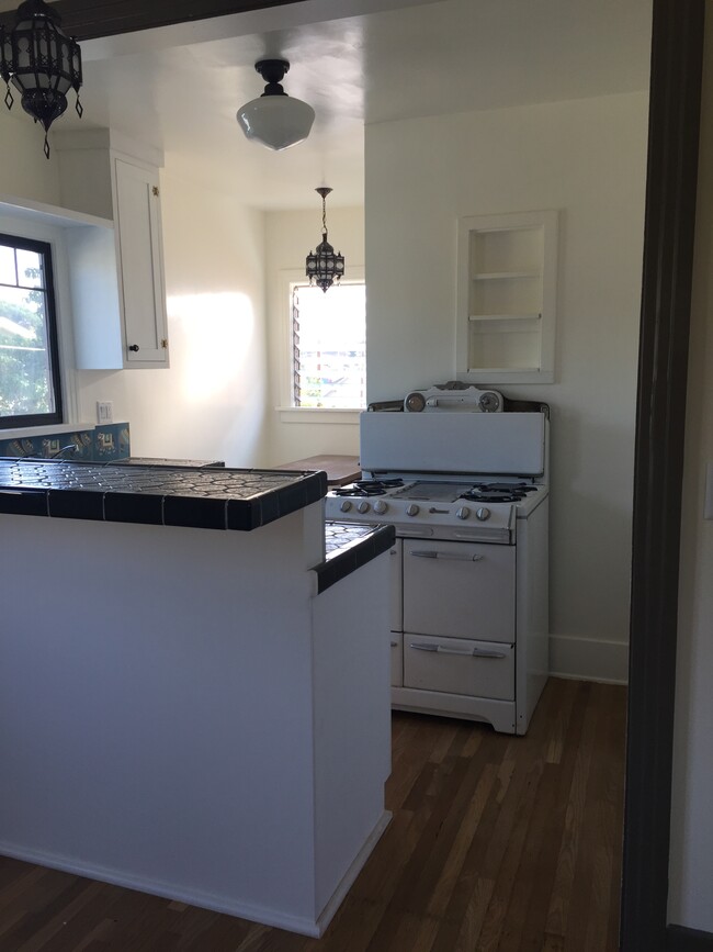 kitchen - 630 N Virgil Ave
