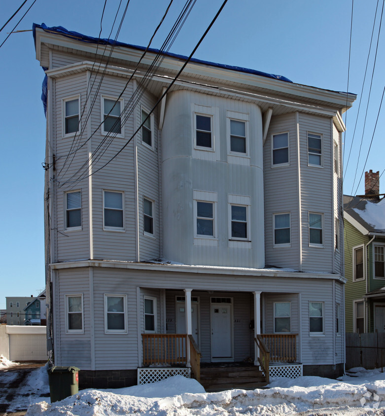 Building Photo - 479-481 Grand St