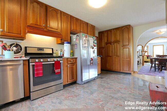 Building Photo - 33 Claymoss Rd