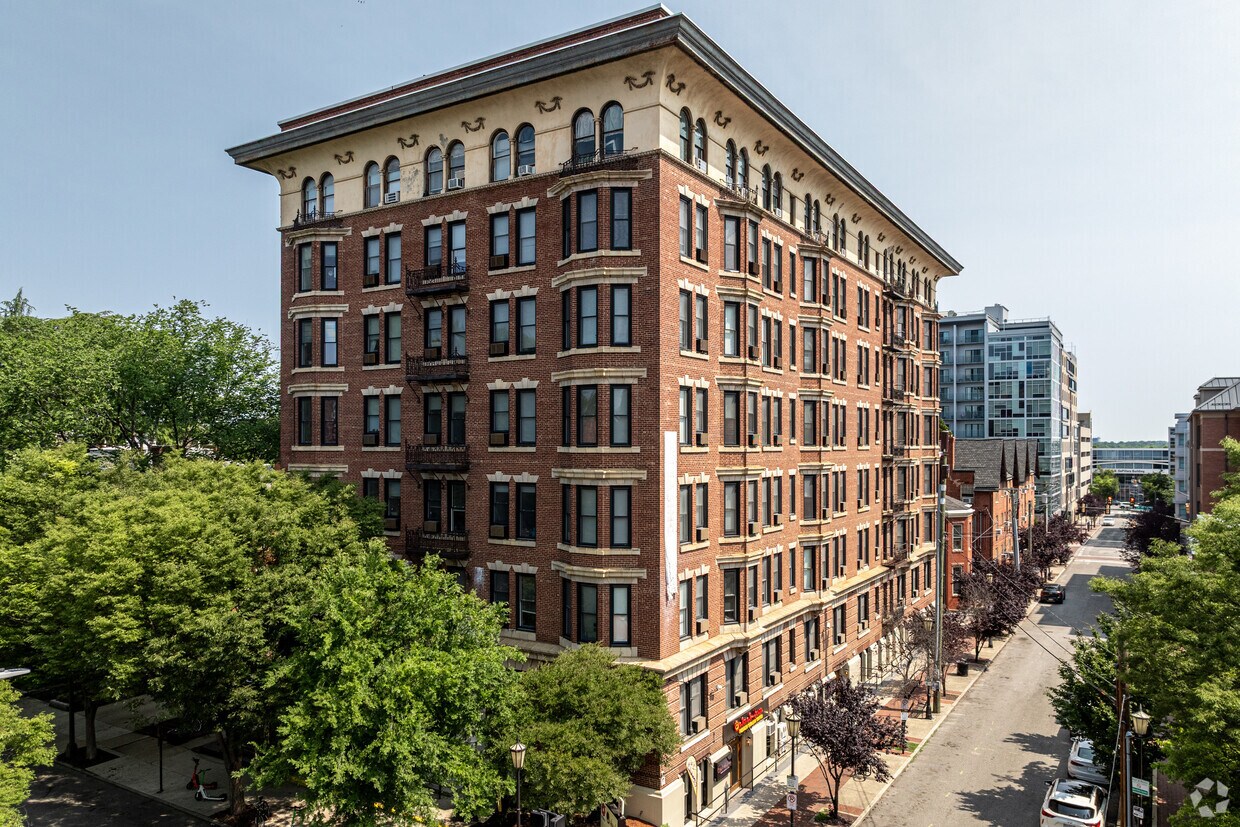 Foto principal - Chesterfield Apartments