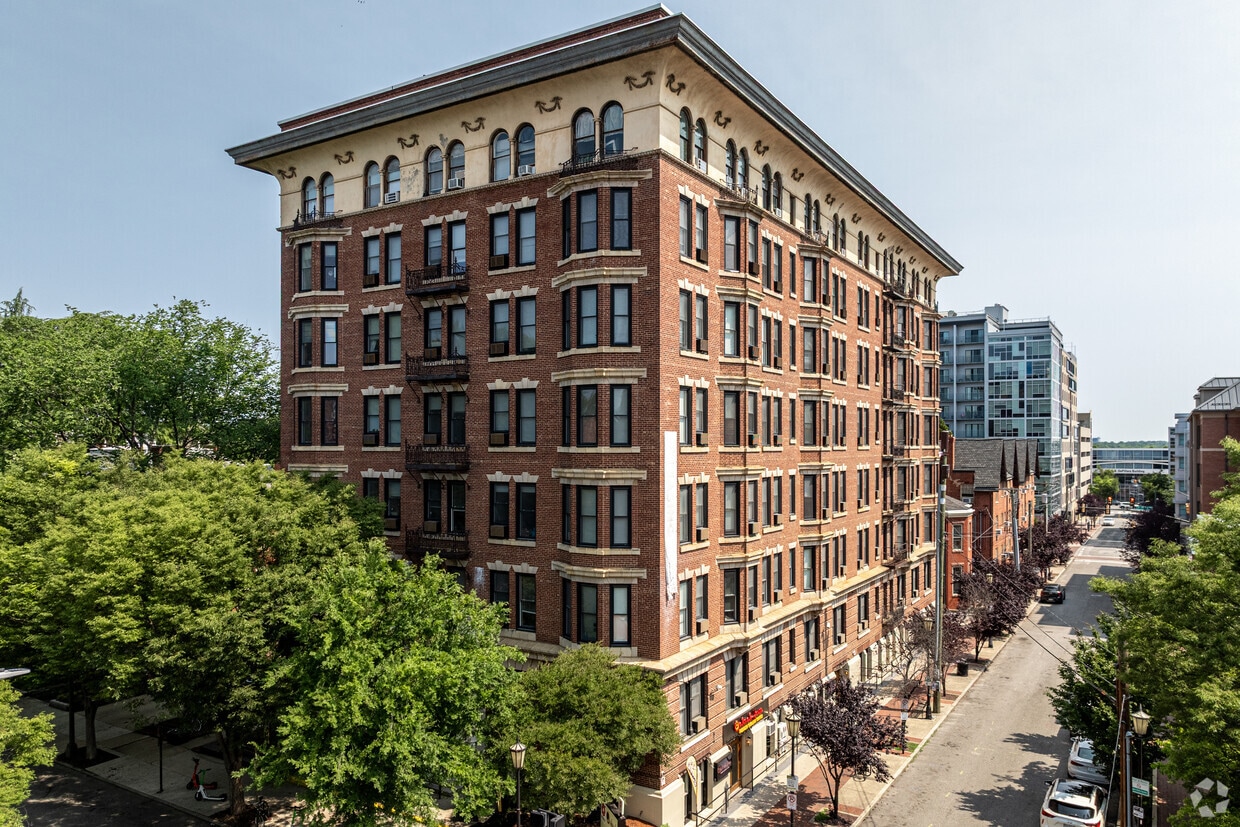 Primary Photo - Chesterfield Apartments