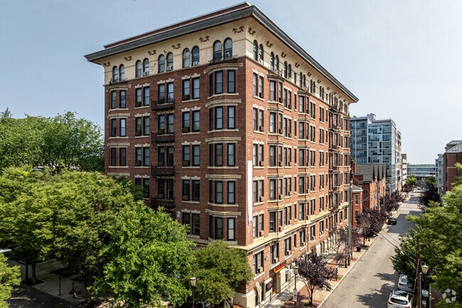 Building Photo - Chesterfield Apartments