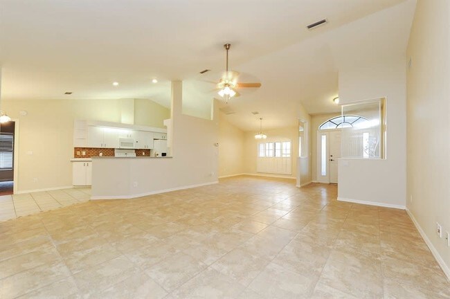 Foto del edificio - 6006 68th Dr E