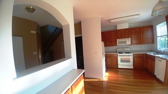 Foto del edificio - 2121 Claremont Ln