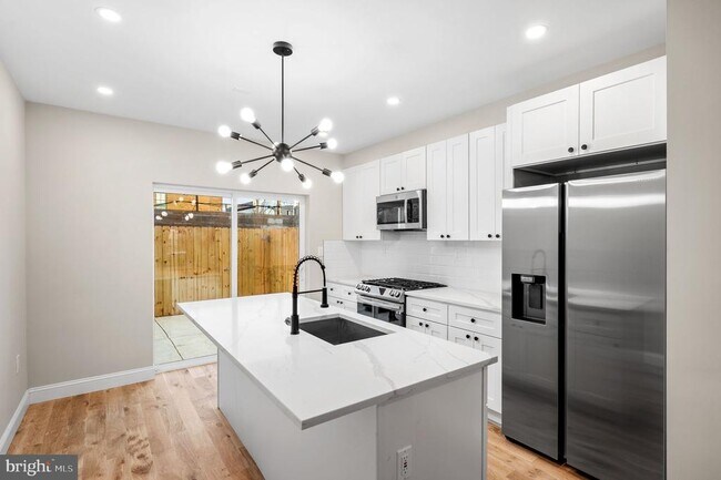 Building Photo - 2540 Sepviva St