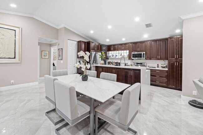 Foto del edificio - 9906 Harbour Lake Cir