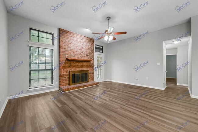 Building Photo - Beautiful 3/2 in Mesquite!