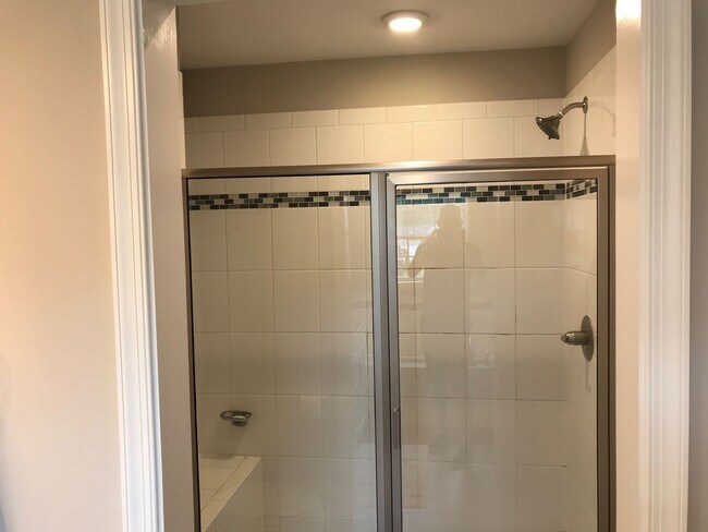 Foto del edificio - Former Model Townhome for Rent
